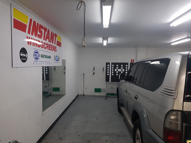 Instant Windscreens Moorabbin - Repairs & Tinting in Moorabbin